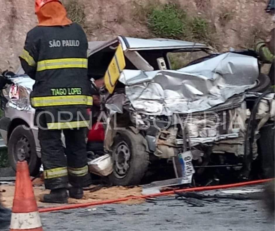 UMA PESSOA MORRE E QUATRO FICAM FERIDAS EM ACIDENTE NA SP 56 EM SANTA